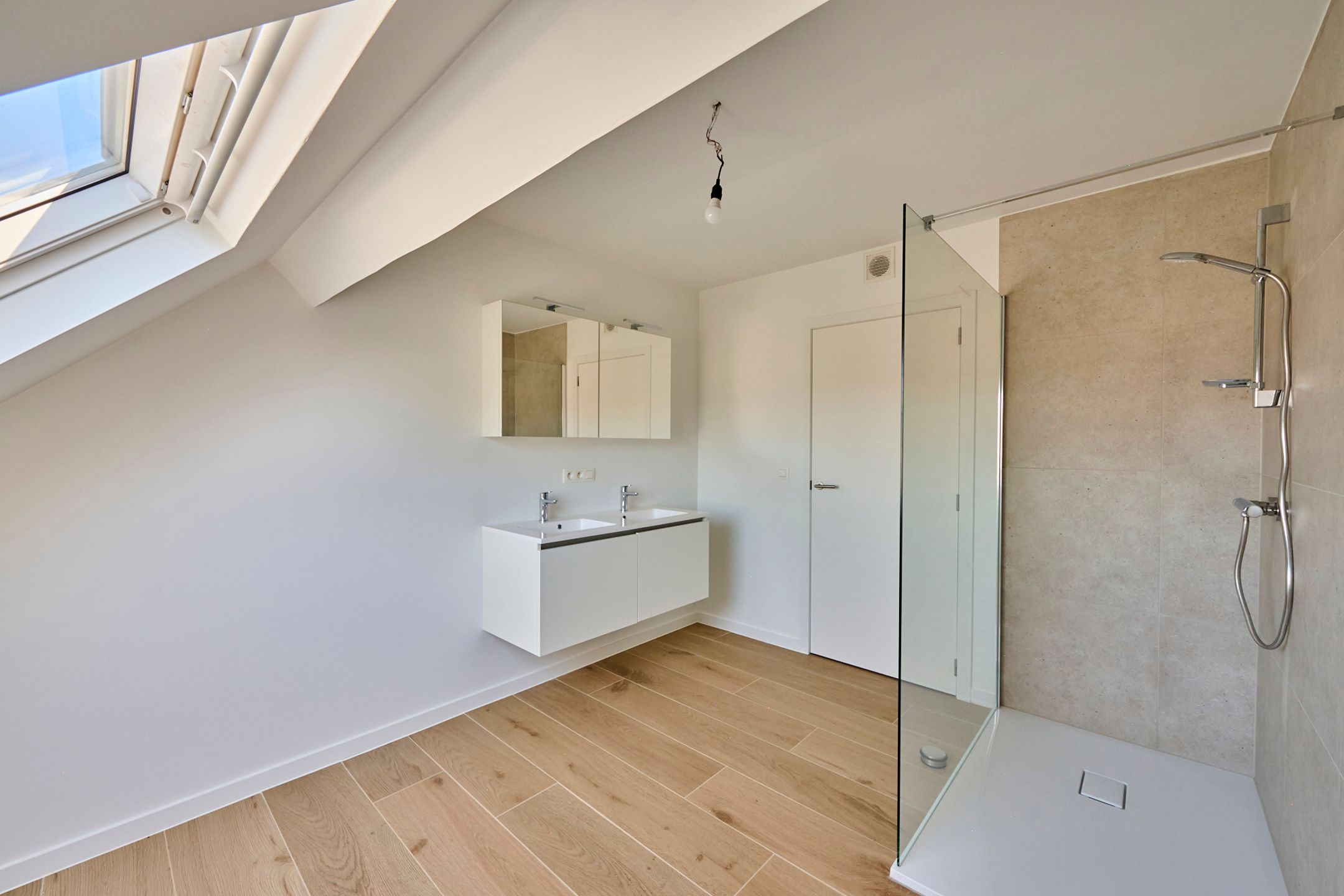 Volledig gerenoveerd penthouse (112m²) + zuidgericht terras foto 8