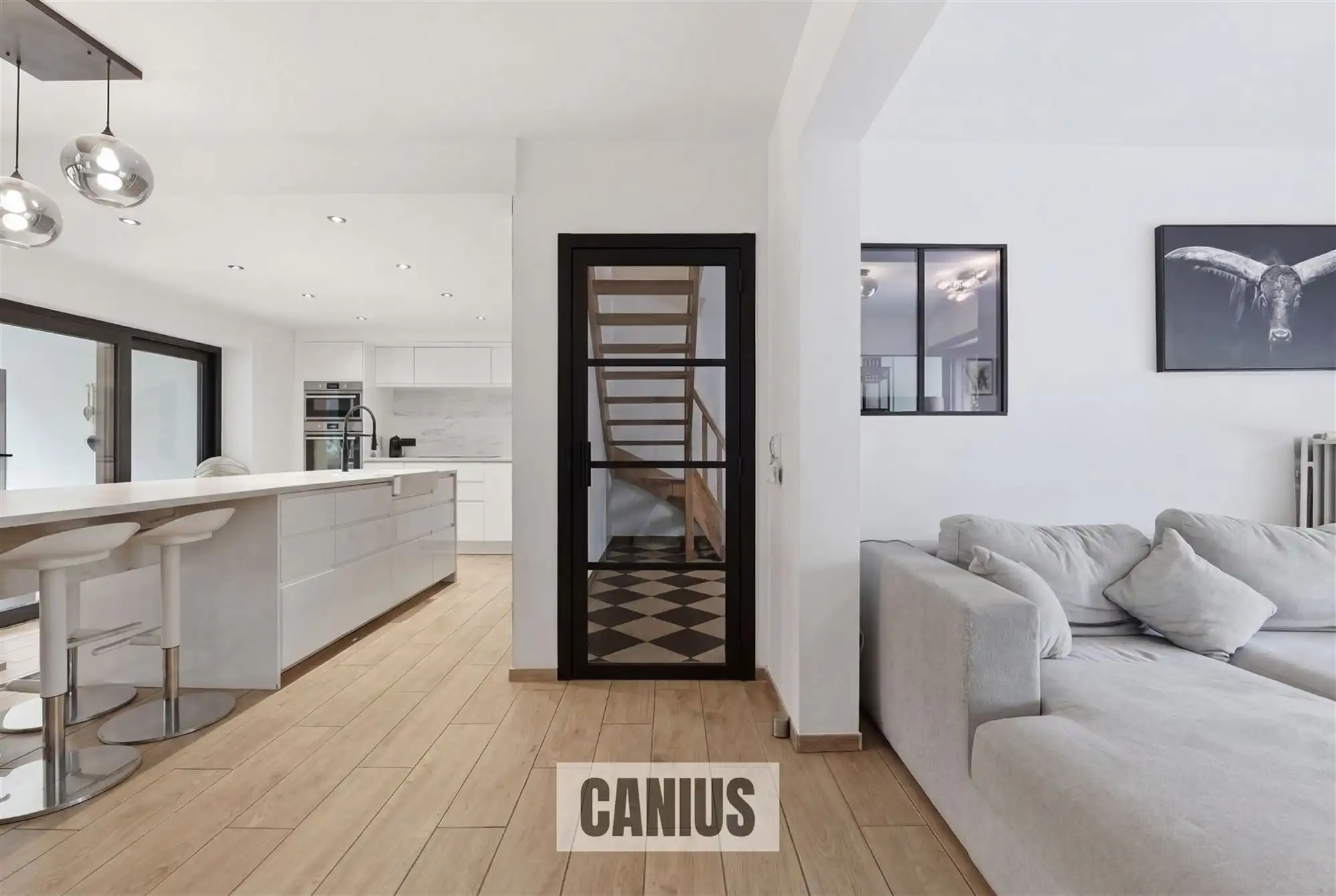 GERENOVEERDE OPEN BEBOUWING MET VIER SLAAPKAMERS foto 2