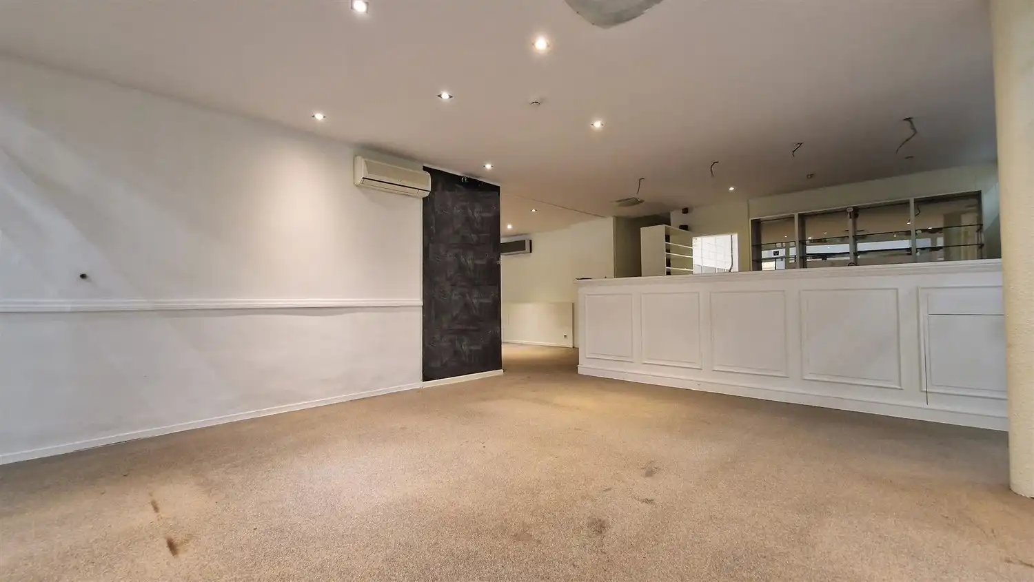 Handelspand met 2 verdiepingen in Shopping 3 in Genk-Centrum! foto 4