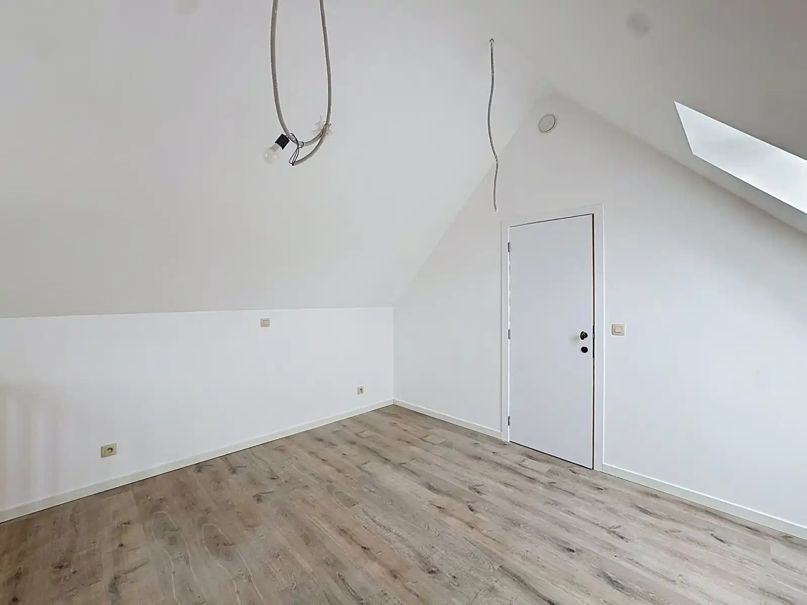 TE HUUR recente halfopen bebouwing met 3 slaapkamers Jabbeke foto 9
