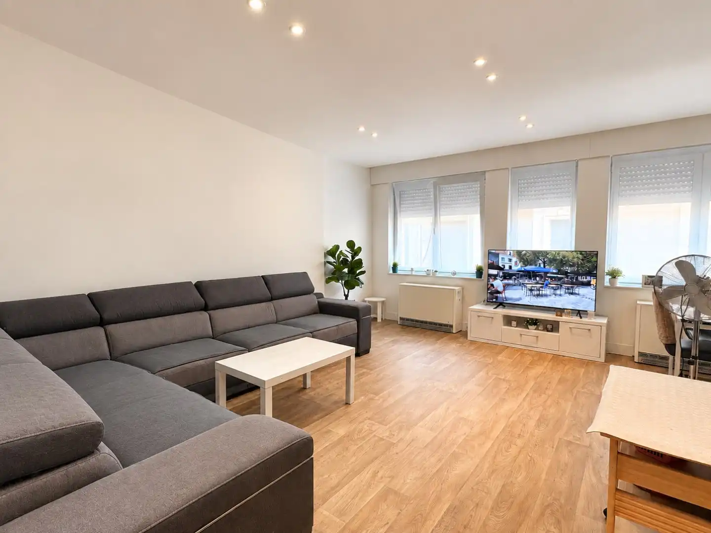 Verhuurd 2-slaapkamerappartement met 2 badkamers – 87 m² foto 2