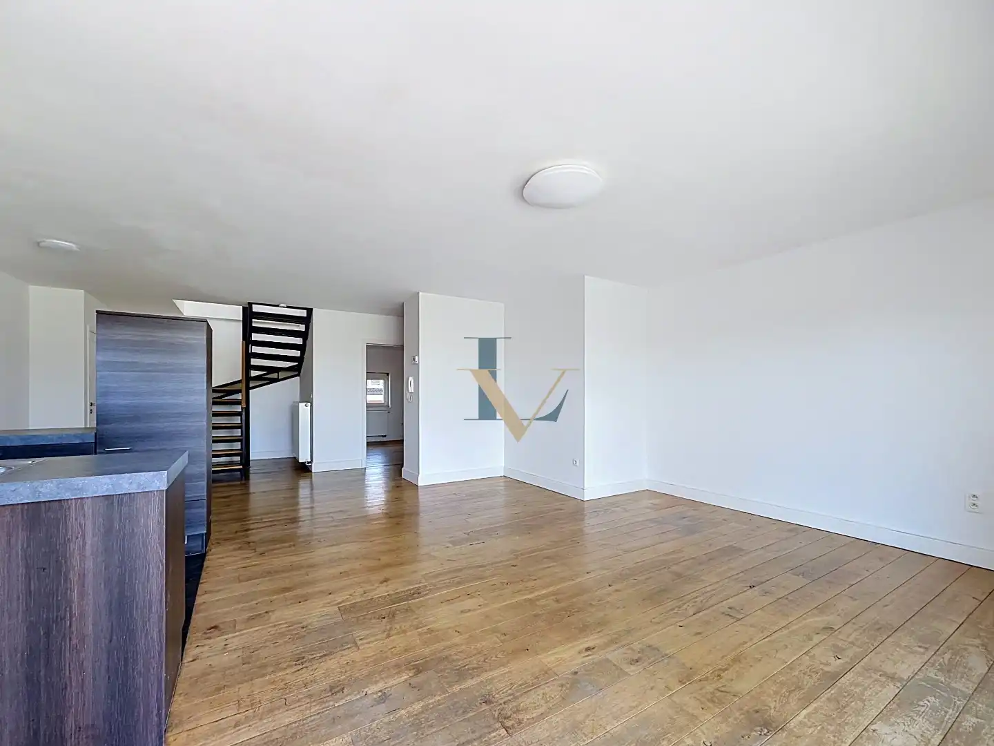 Instapklaar duplex appartement met 2 slpk. en 2 bdks. en mooi terras. foto 8