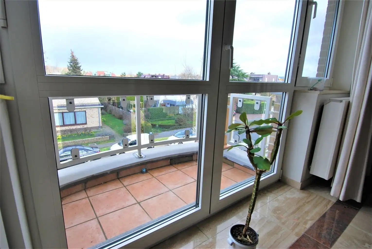 Ruim appartement met 2 slaapkamers, 2 terrasjes en ondergrondse autostaanplaats foto 4