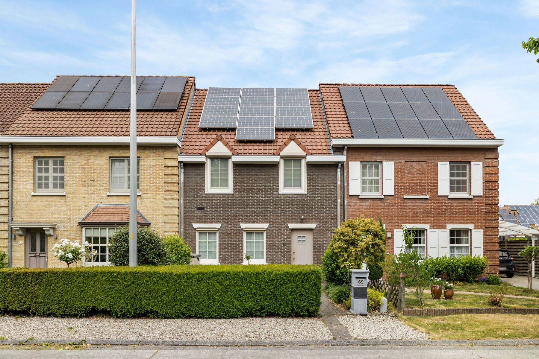 Hoofdfoto van de publicatie: Charmante gezinswoning met tuin, garages en zonnepanelen