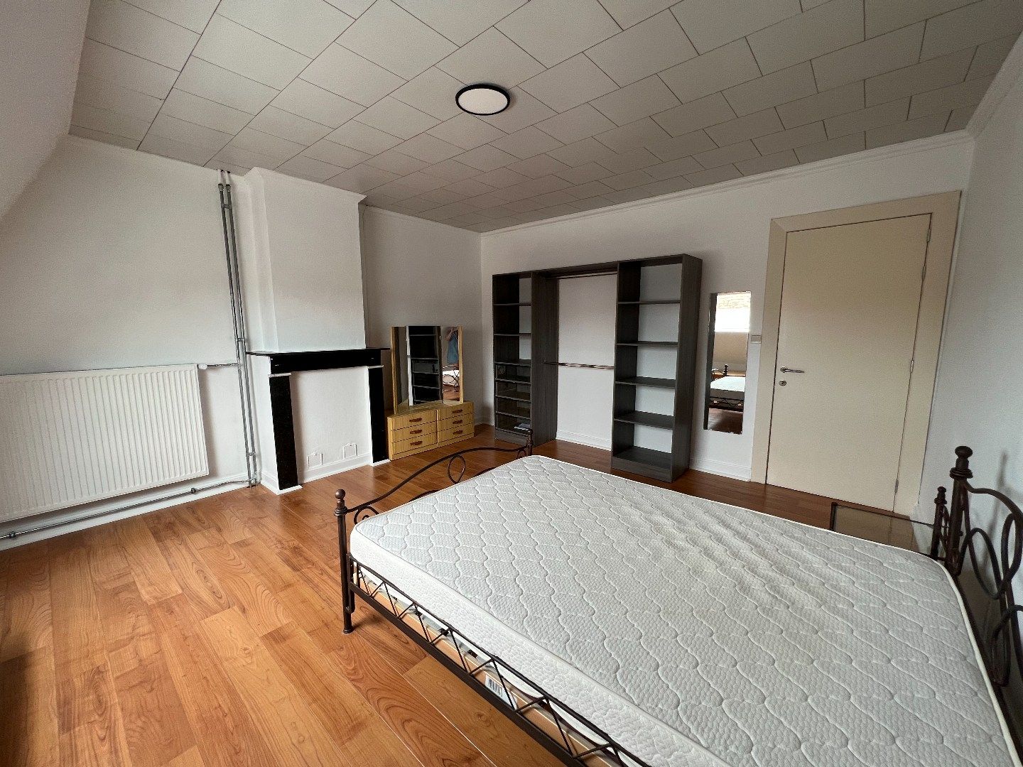 GEMEUBELD DUPLEX-APPARTEMENT MET 1 SLAAPKAMER IN IEPER foto 7
