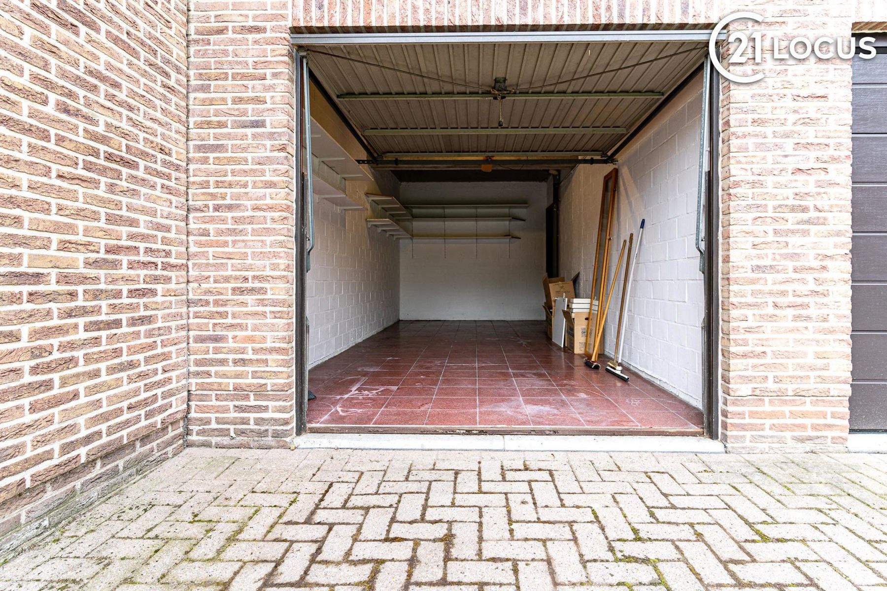 Rustig gelegen dakappartement met ruime garage foto 8