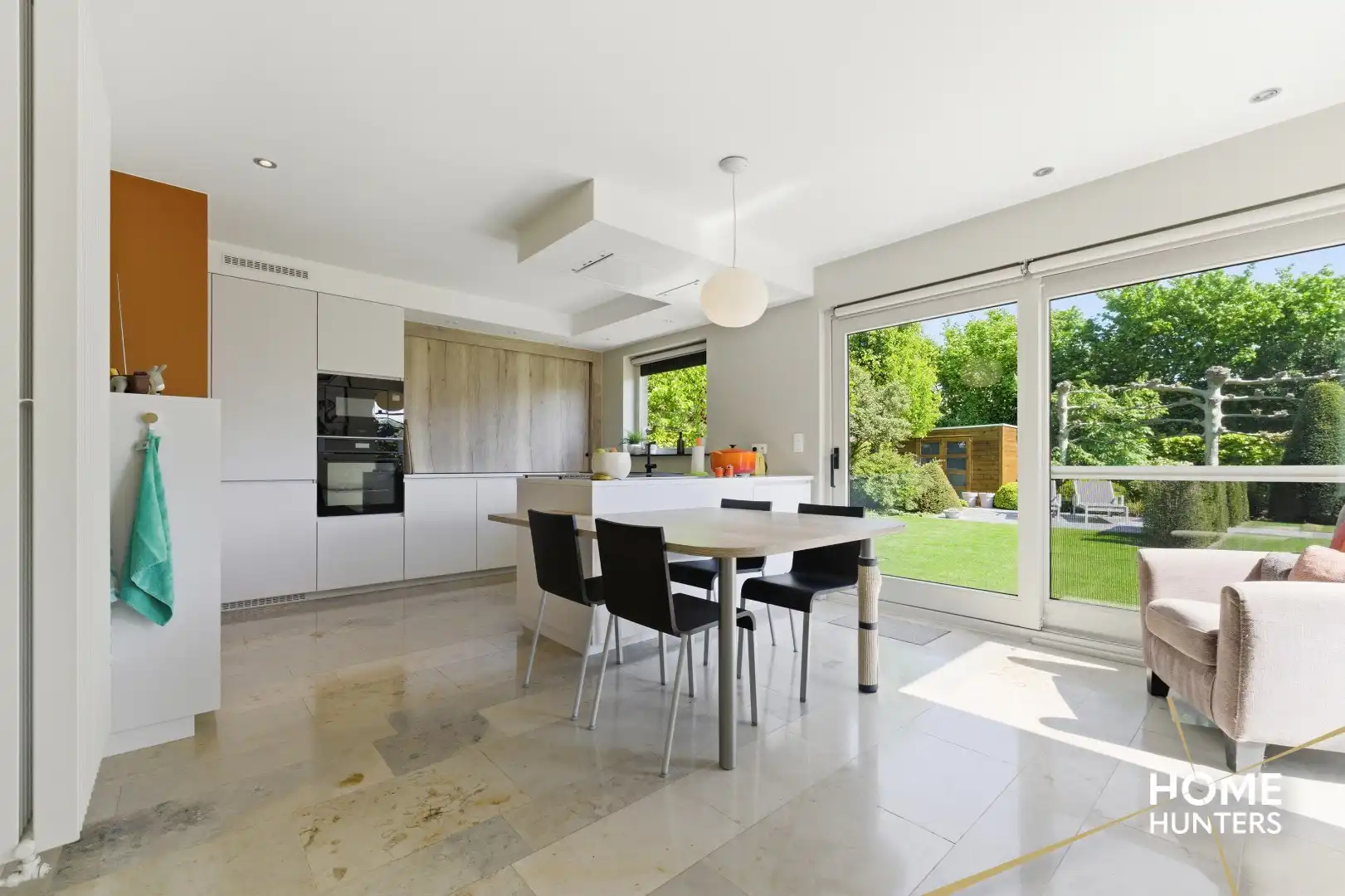 luxe villa met 4 slaapkamers, ruime tuin en een dubbele garage op een rustige locatie te Ieper foto 11