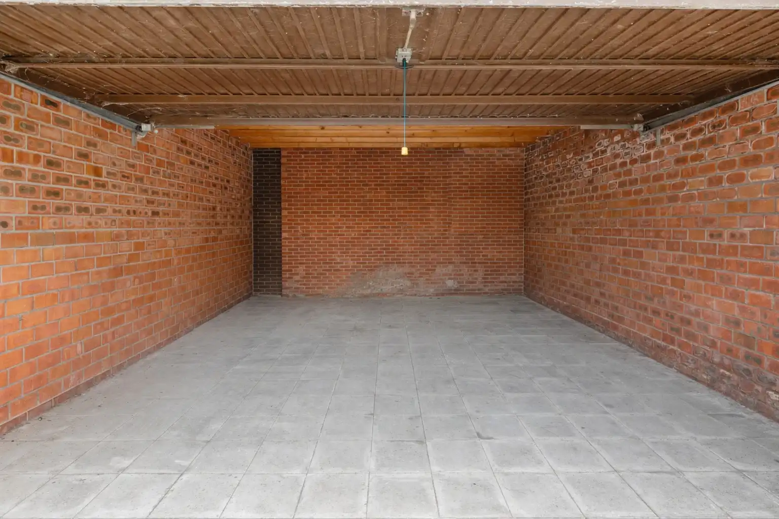 Ideaal gelegen garagebox in hartje Brasschaat foto 2