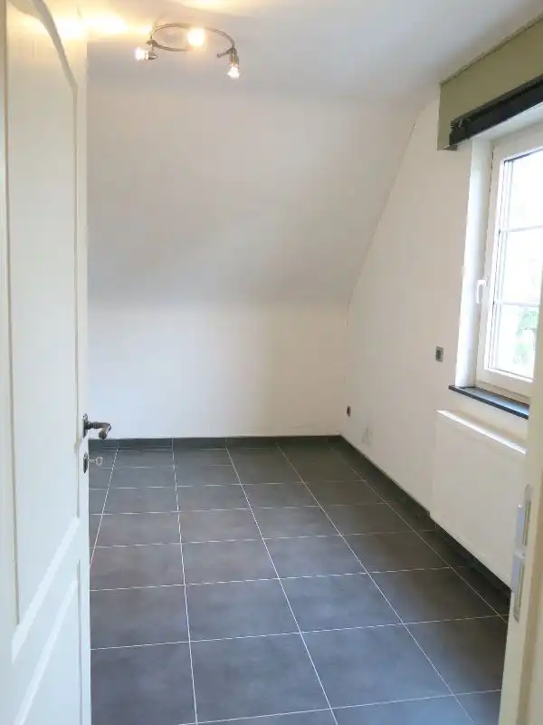 Halfopen villa-woning met Garage en Tuin te huur in Jabbeke foto 13