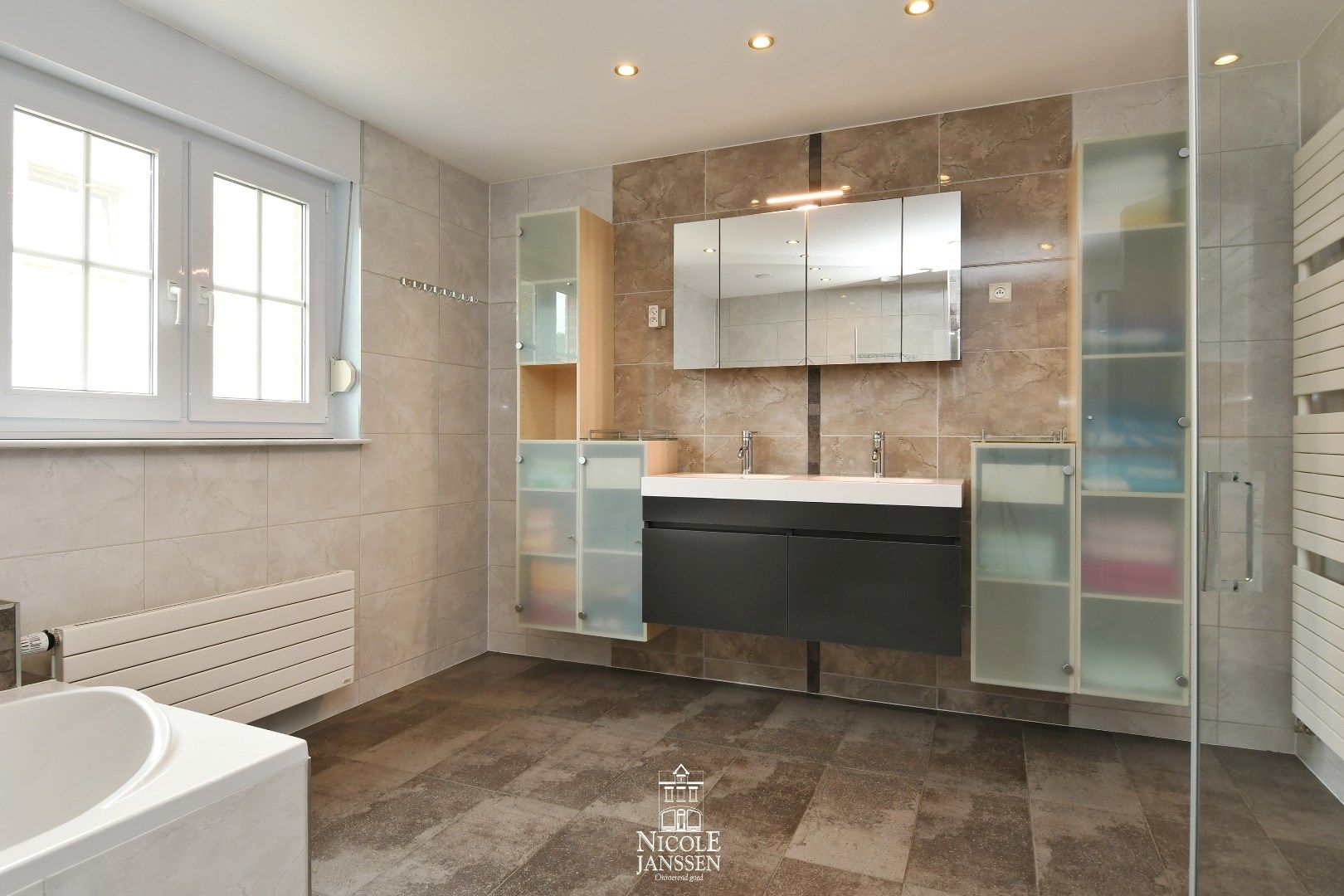 Zeer ruime gezinswoning foto 14