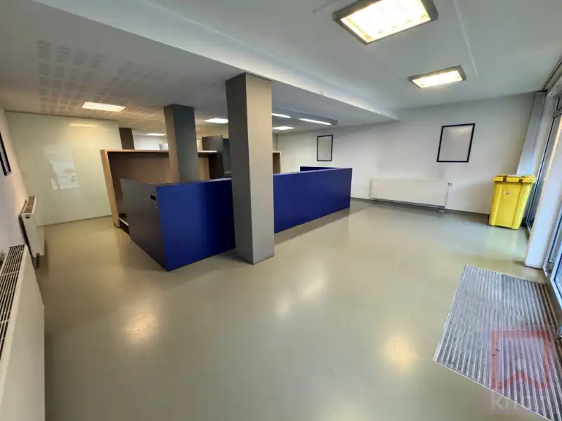 Instapklaar gelijkvloers kantoor (±100m²) te koop in het centrum van Geel! foto 2