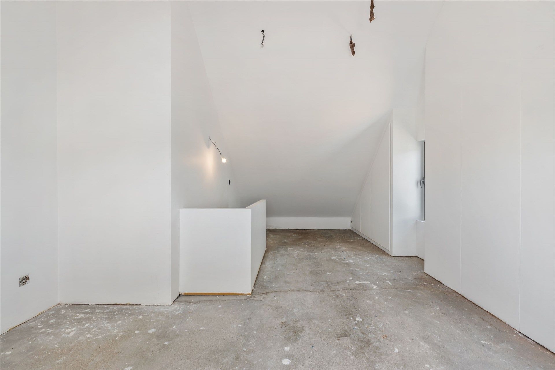 Unieke woning in lofstijl met 3 slaapkamers en dubbele garage foto 21