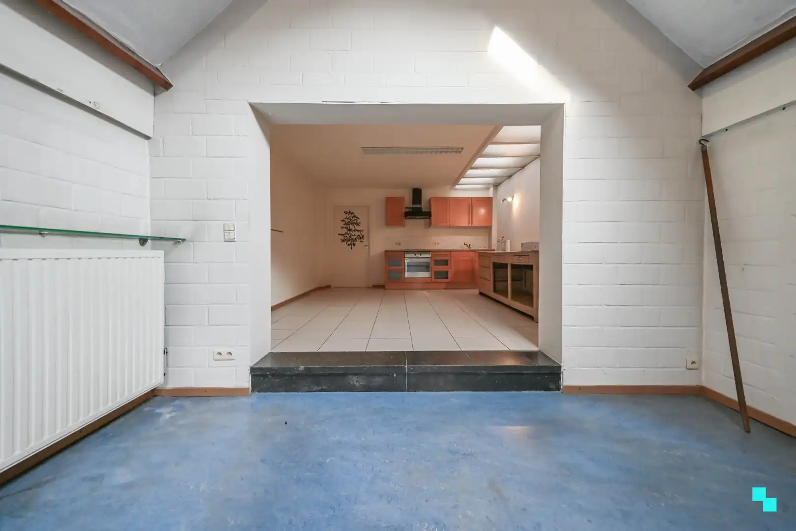 Opbrengsteigendom met winkelruimte én ruime garage in centrum Izegem foto 6