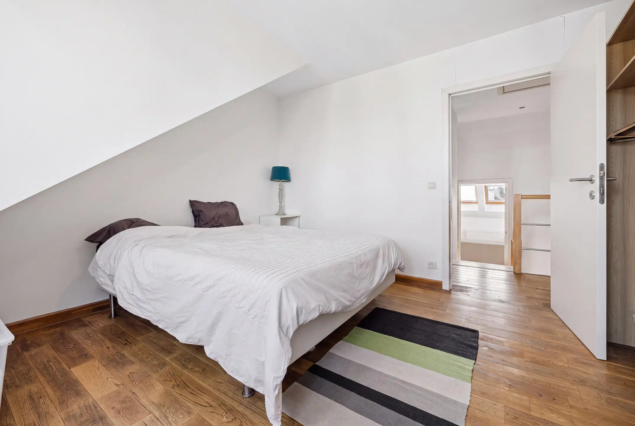 Gerenoveerd appartement met 2 slpkamers van ± 92m² foto 8