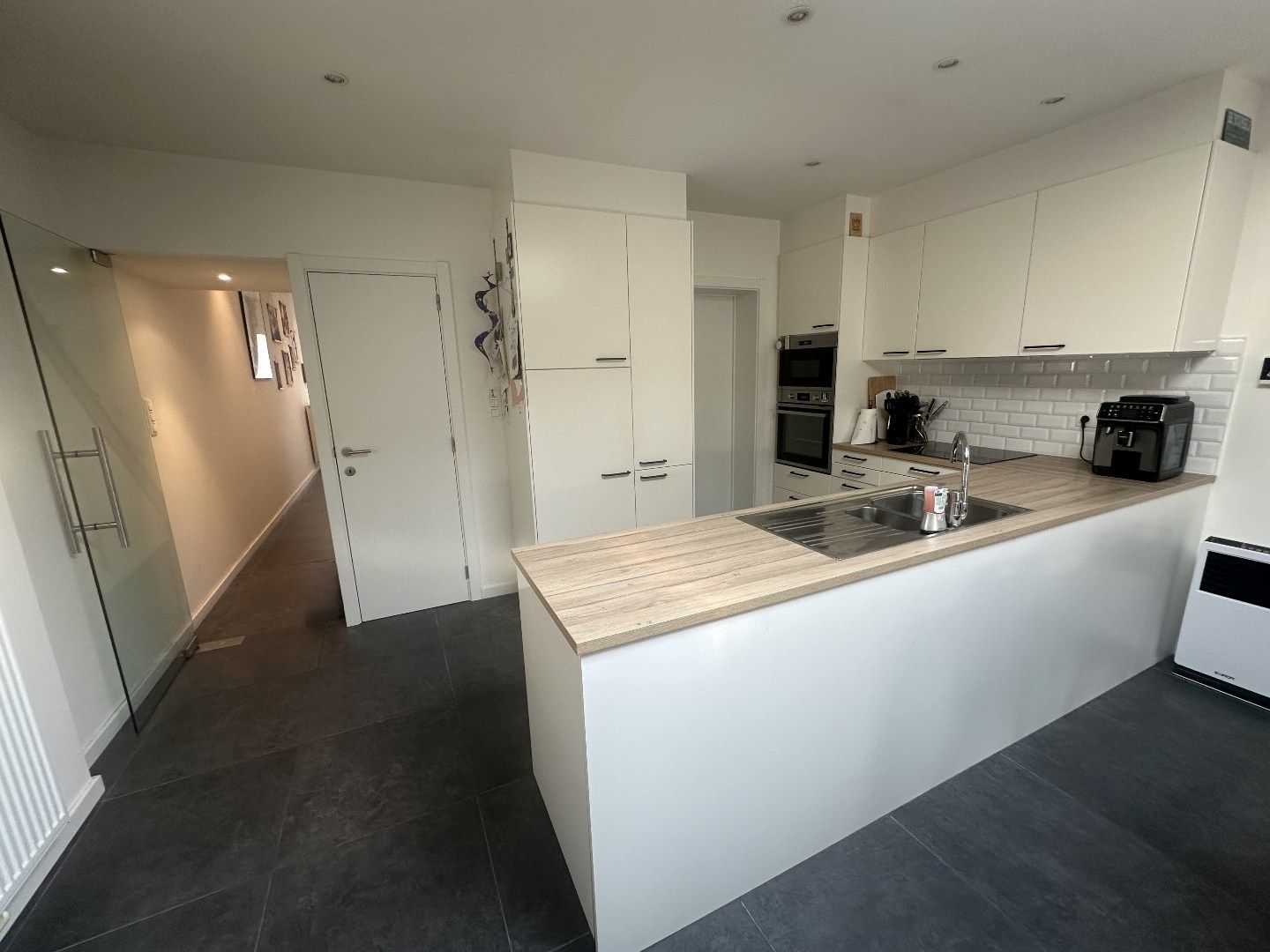 Gerenoveerde en instapklare woning met 3 slaapkamers en tuin foto 4