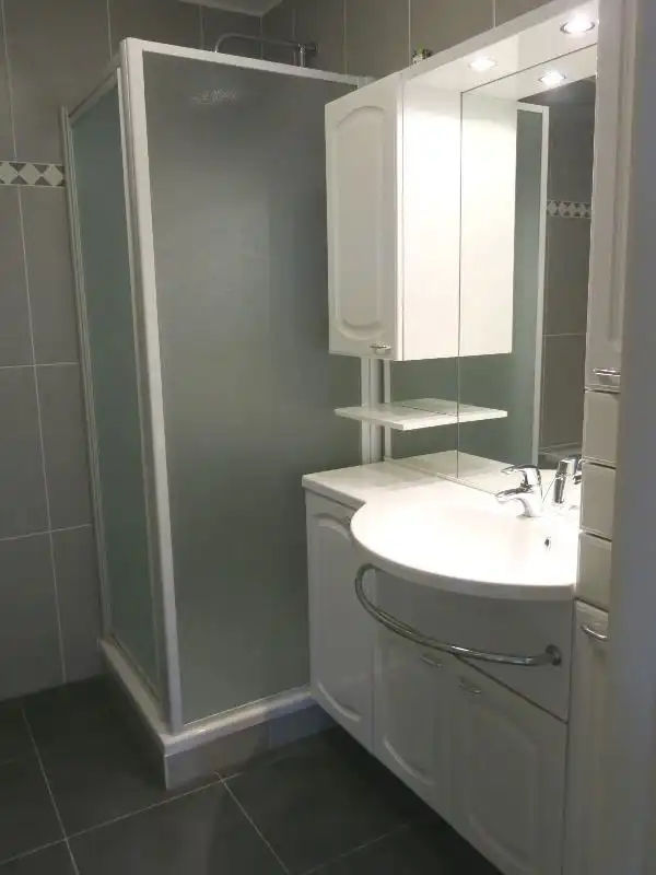 Halfopen villa-woning met Garage en Tuin te huur in Jabbeke foto 10