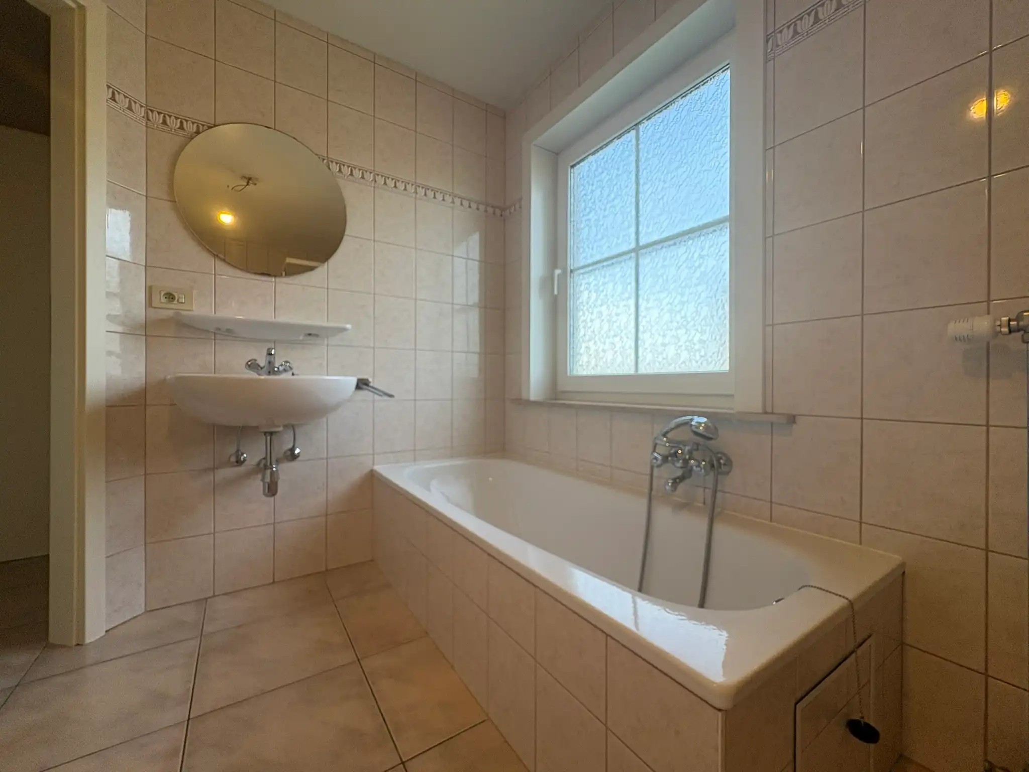 Ruime vrijstaande woning met garage foto 5