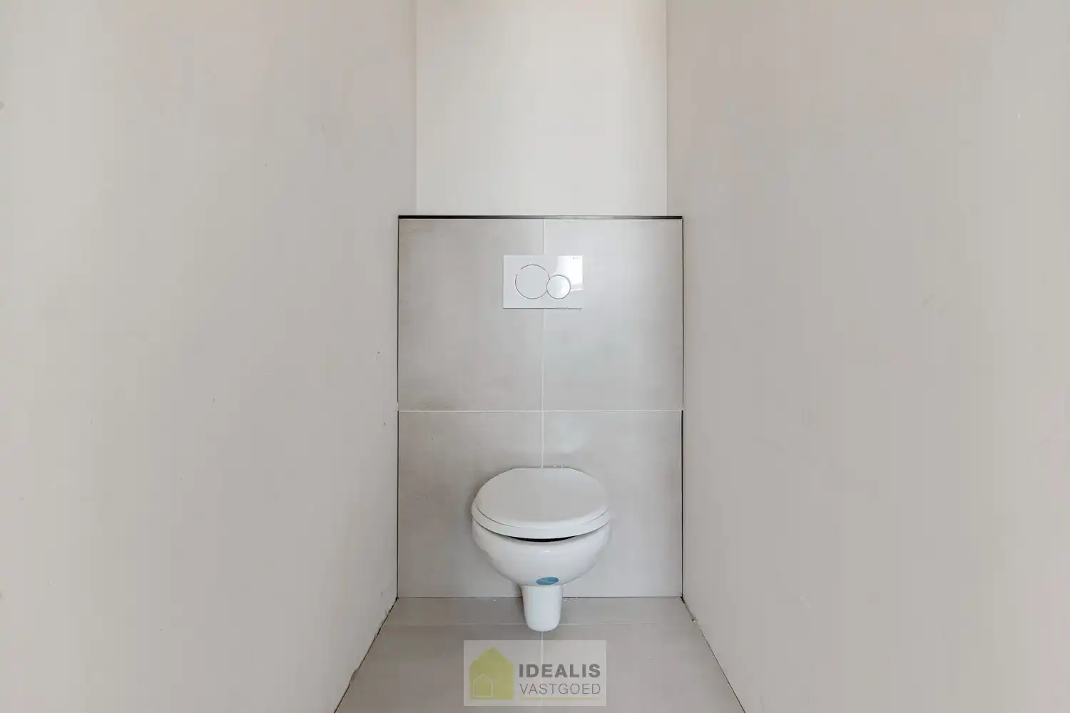 PRACHTIGE NIEUWBOUWWONING (GRONDAANDEEL €150.000 + 12% REGISTRATIERECHTEN EN CONSTRUCTIE €279.000 + 21% BTW) MET EEN HEERLIJK LICHTRIJKE WOONKAMER MET OPEN KEUKEN, RUIME BERGING, 3 SLAAPKAMERS EN EEN RUIME BADKAMER VOORZIEN VAN ALLE COMFORT OP EEN PERCEEL VAN 4A 35CA! Een aangename woning met een bewoonbare oppervlakte van +-110m², op een perceel van 4a 35ca! De woning biedt op de gelijkvloerse verdieping een heerlijk ruime woonkamer met open keuken, een ruime berging, een wc en een hal met trap naar de verdieping. Op deze eerste verdieping beschikt de woning over maar liefst 3 slaapkamers en een goed uitgeruste badkamer. Een woning met vele troeven dus, nl. nieuwbouw, een fijne locatie, 3 slaapkamers, laag energieverbruik,… foto 30