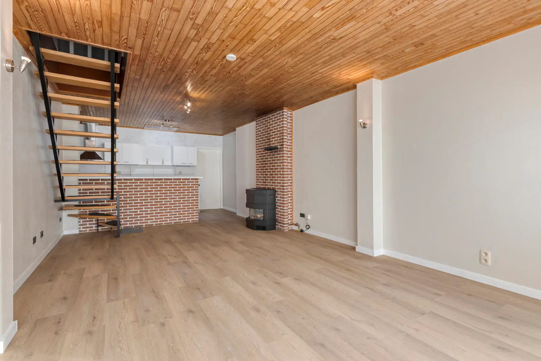 Recent gerenoveerde rijwoning met 2 slaapkamers - WETTEREN foto 2