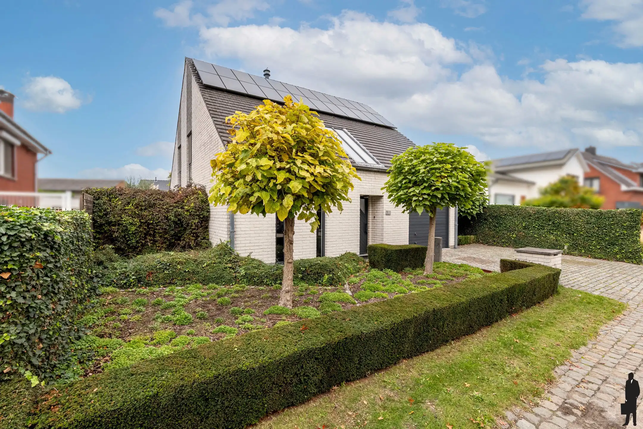 Instapklare gezinswoning met 3slks, tuin en garage op 563 m² foto 30