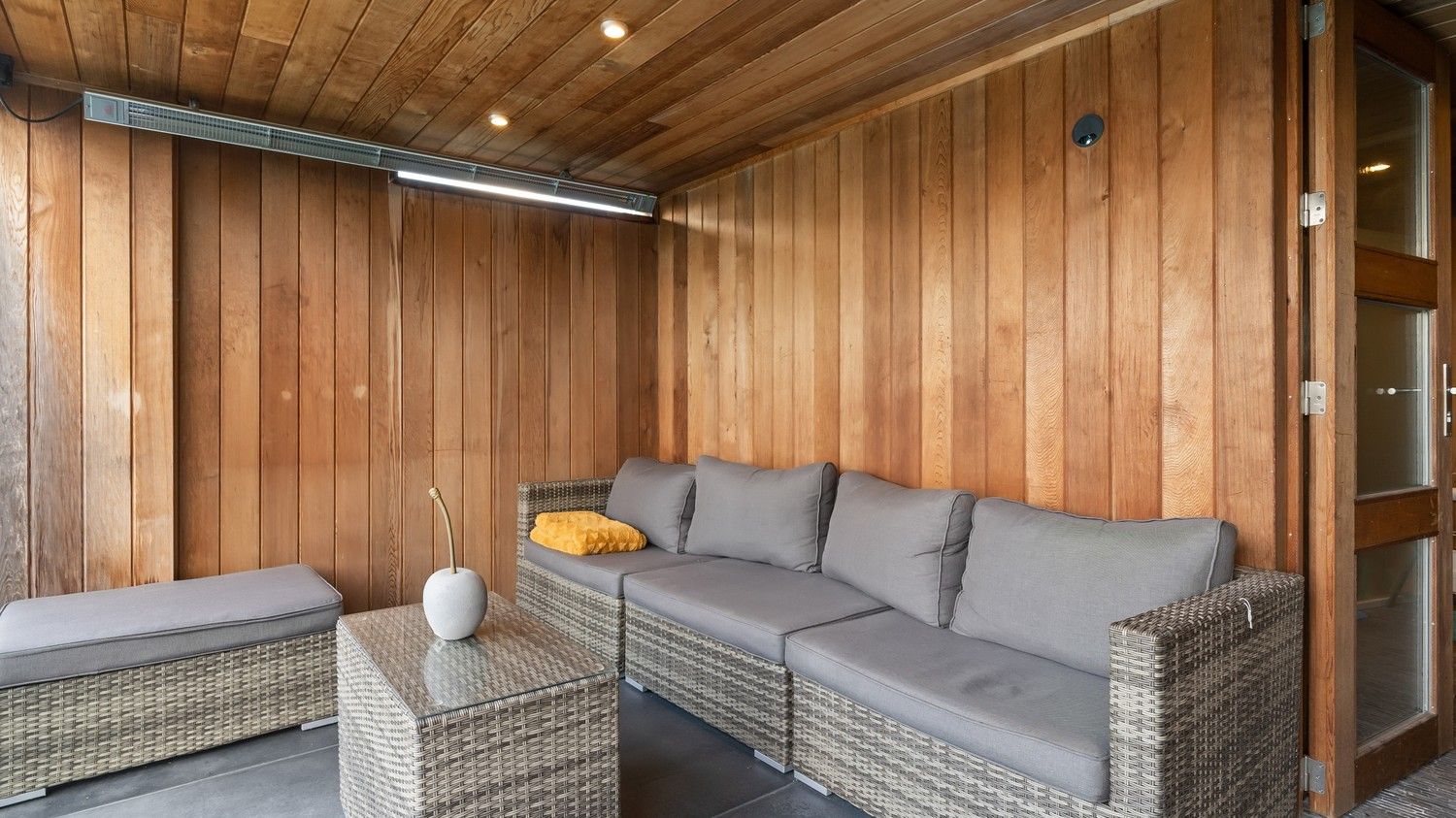 Moderne, instapklare woning met luxe afwerking en zwembad in Sint-Truiden foto 28