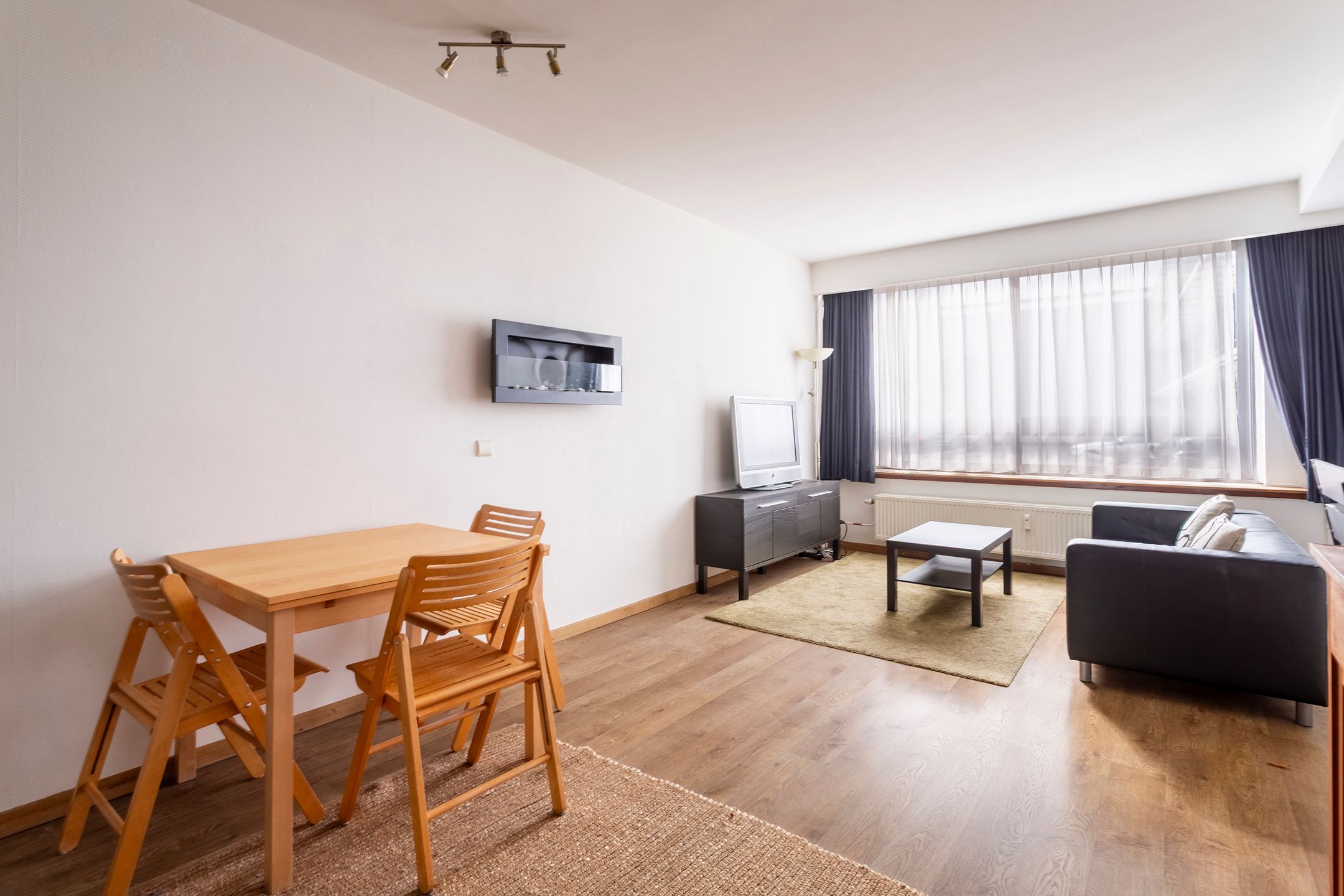 volledig gemeubeld studioappartement aan het Theaterplein foto {{pictureIndex}}