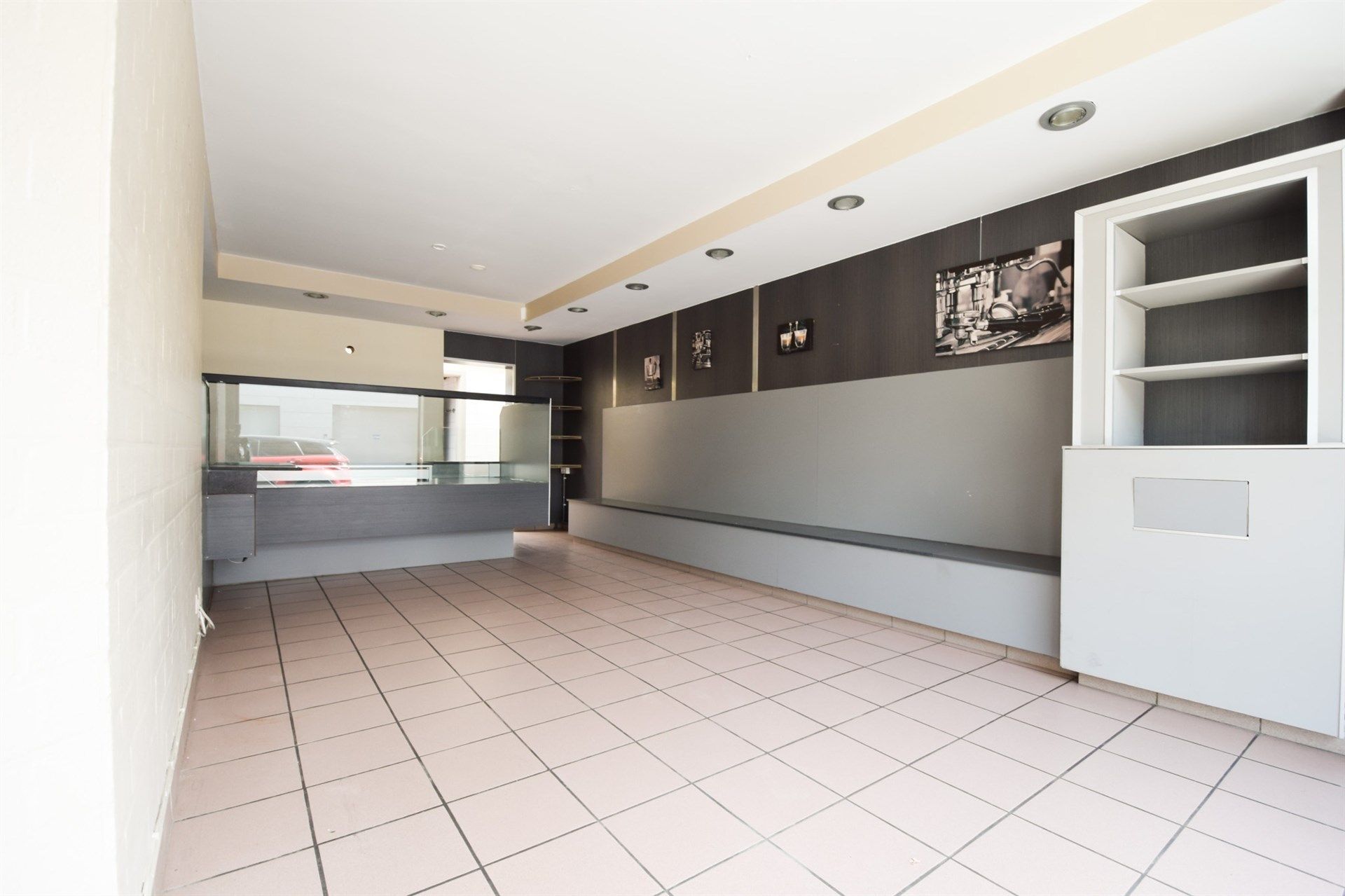 Uitstekend gelegen opbrengsteigendom bestaande uit handelsgelijkvloers + duplex appartement foto 4