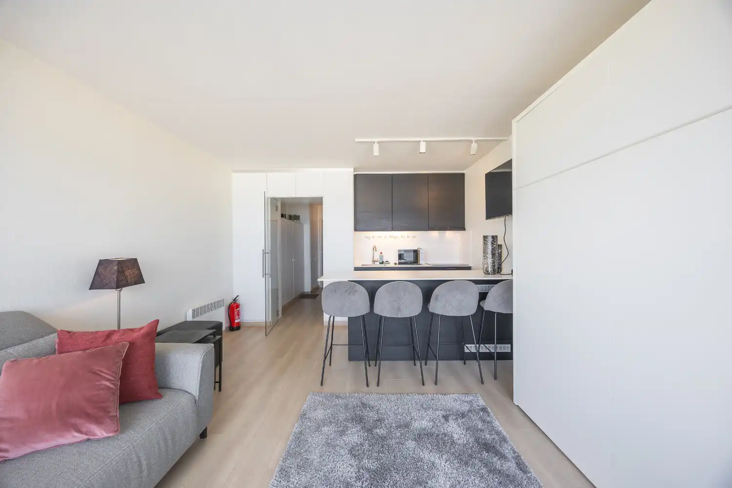 Gerenoveerde studio met frontaal zeezicht te koop in Middelkerke foto 4