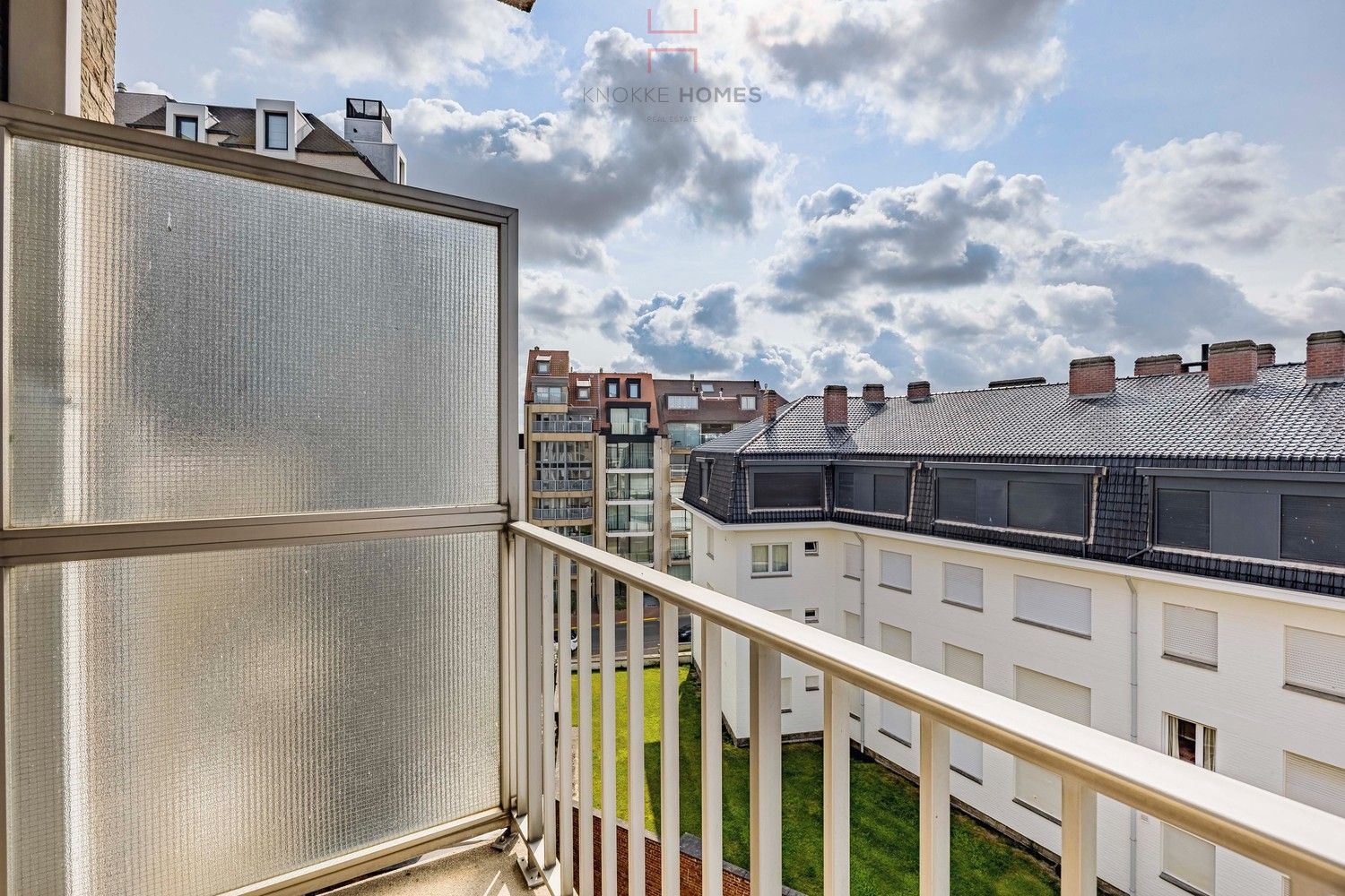 Stijlvol gemeubeld appartement met frontaal zeezicht in Duinbergen foto 19
