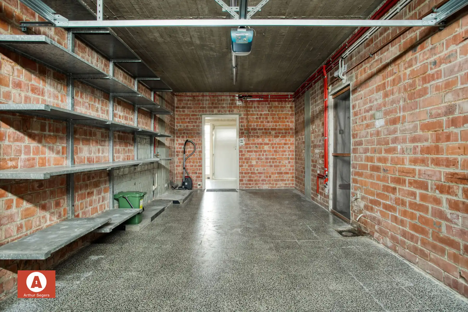 Op te frissen woning in hartje Londerzeel foto 13