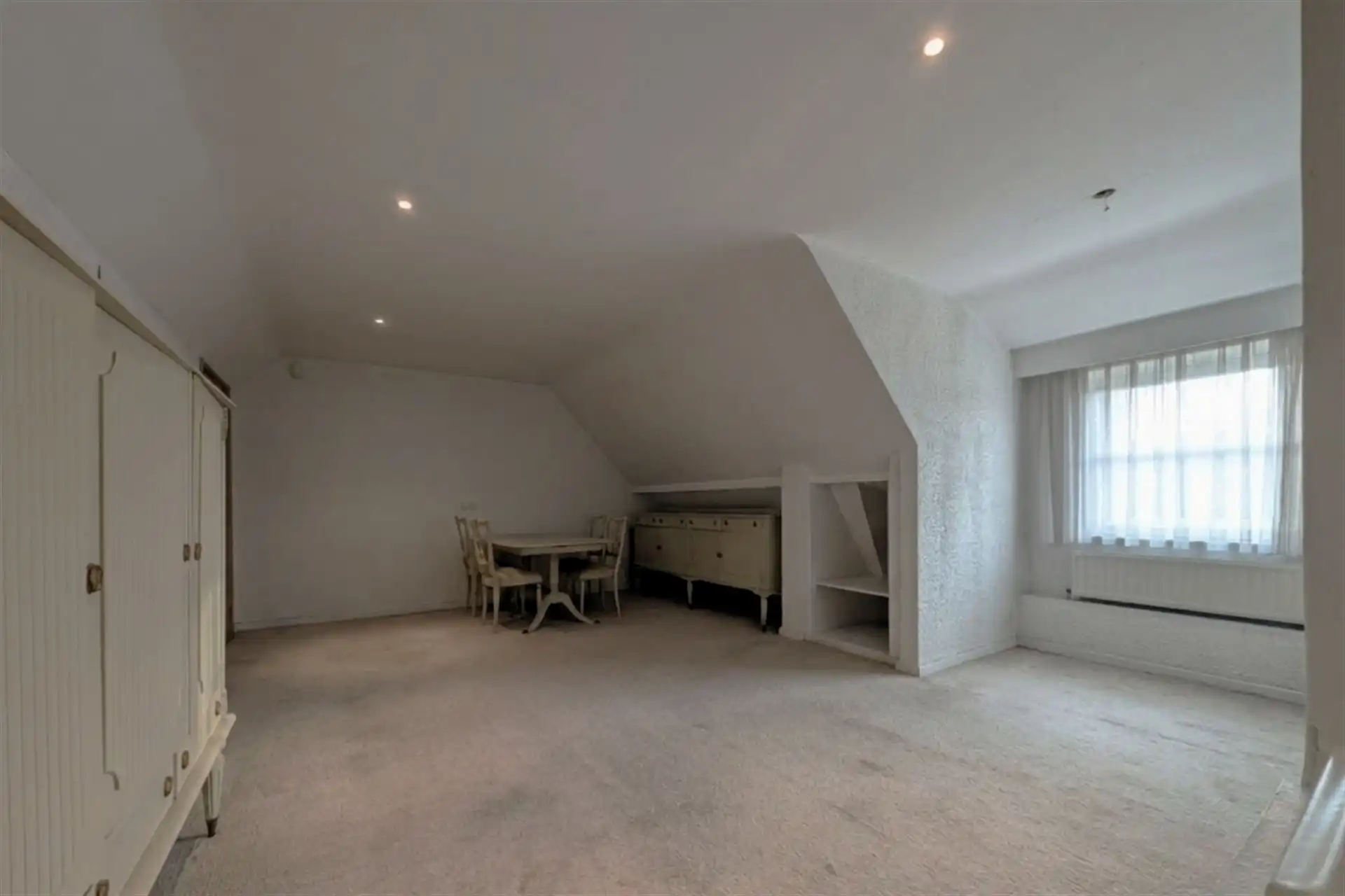 Verzorgde villa met 4 slpk. en veel privacy nabij de grens met Maastricht (NL) foto 15