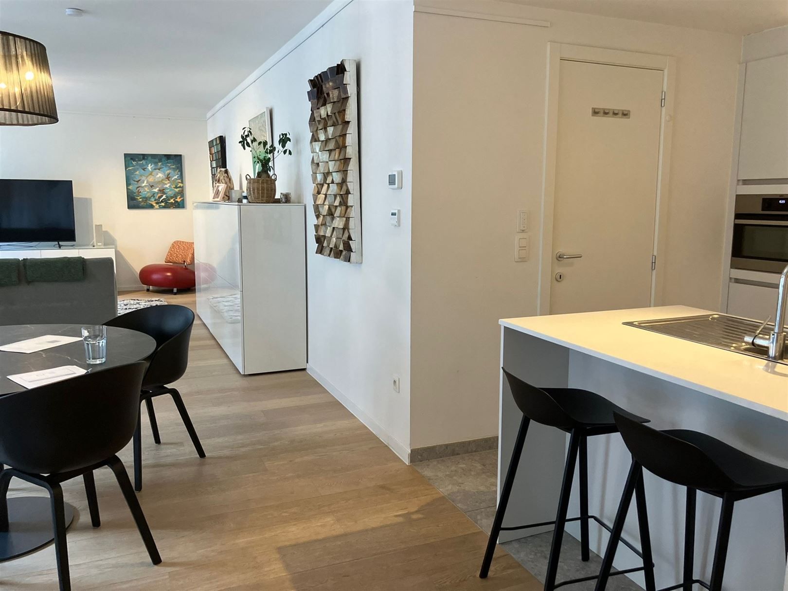 Luxe gemeubeld 2slaapkamerappatement met terras & parking! foto 8