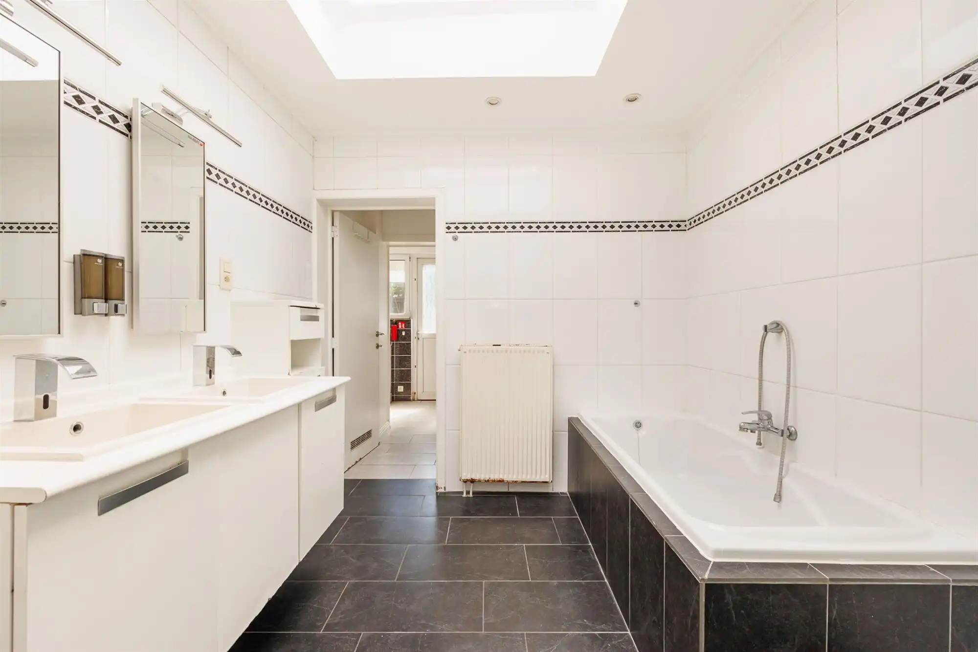Instapklare woning met 3 slpkmrs., tuin en zonnepanelen foto 9