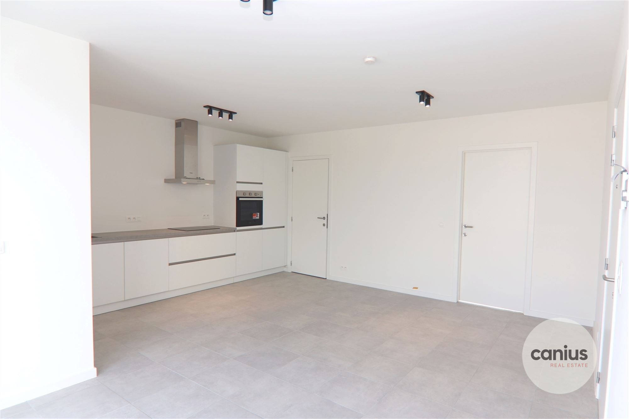 PENTHOUSE IN HARTJE HASSELT MET 1 SLK + 2 TERRASSEN & PARKING foto {{pictureIndex}}