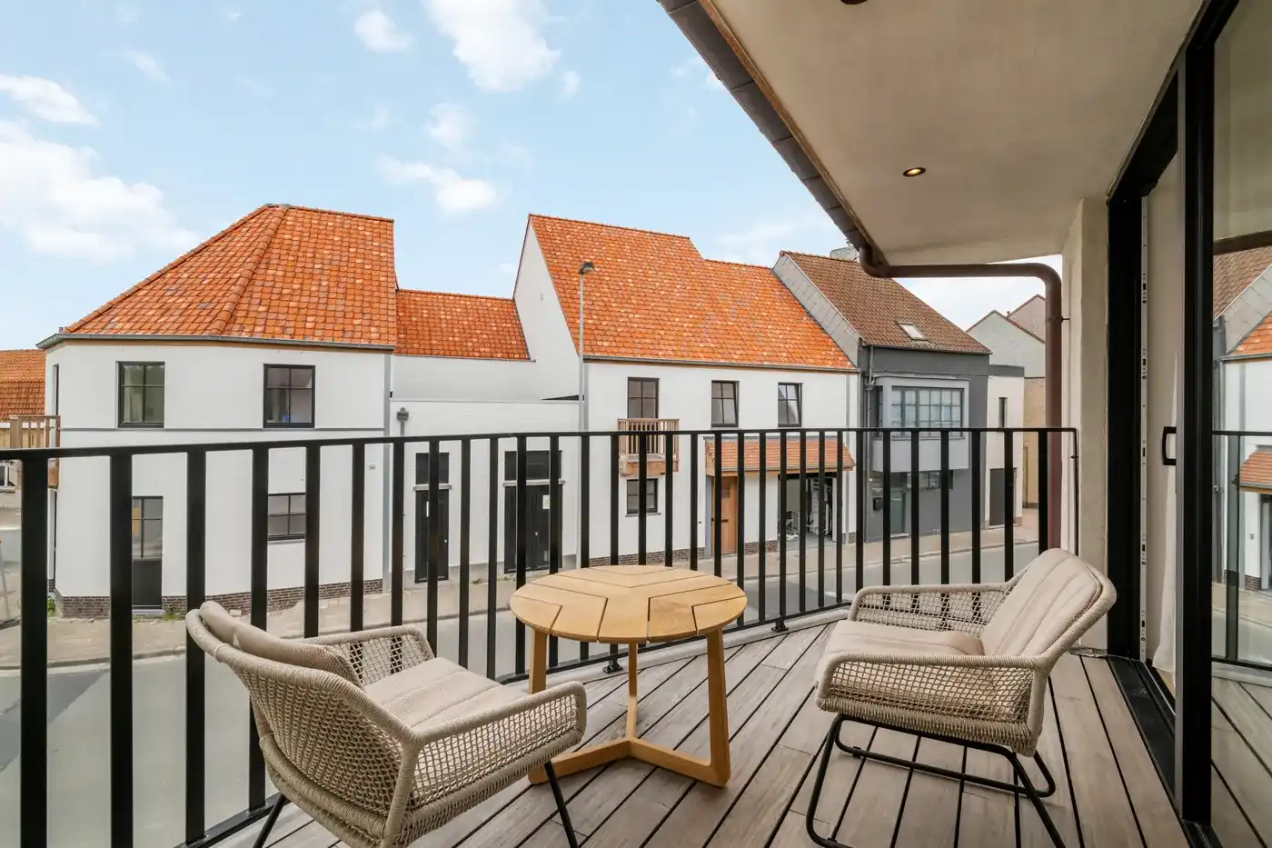 Instapklare en fijn afgewerkte nieuwbouwwoning met 4 slaapkamers nabij het centrum en de markt van Knokke. foto 3