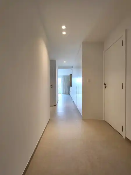 Prachtig gerenoveerd hoekappartement met 3 slaapkamers te koop foto 10