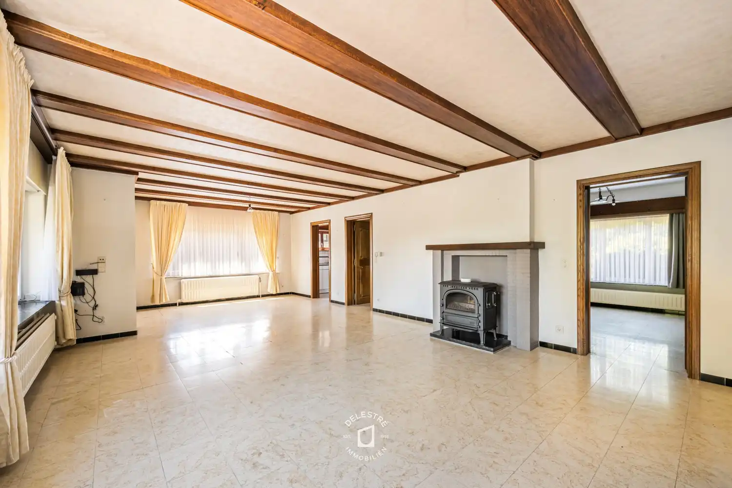 Ruimte, rust en potentieel: solide gezinswoning met volledige onderkeldering op 1.156 m² foto 6