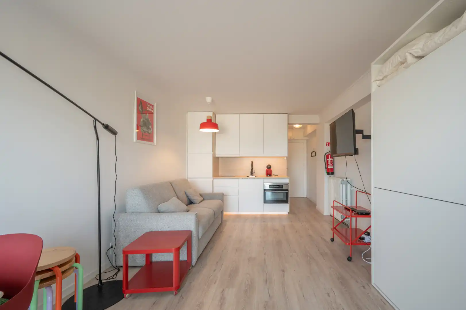 Instapklare studio met FRONTAAL ZEEZICHT foto 8