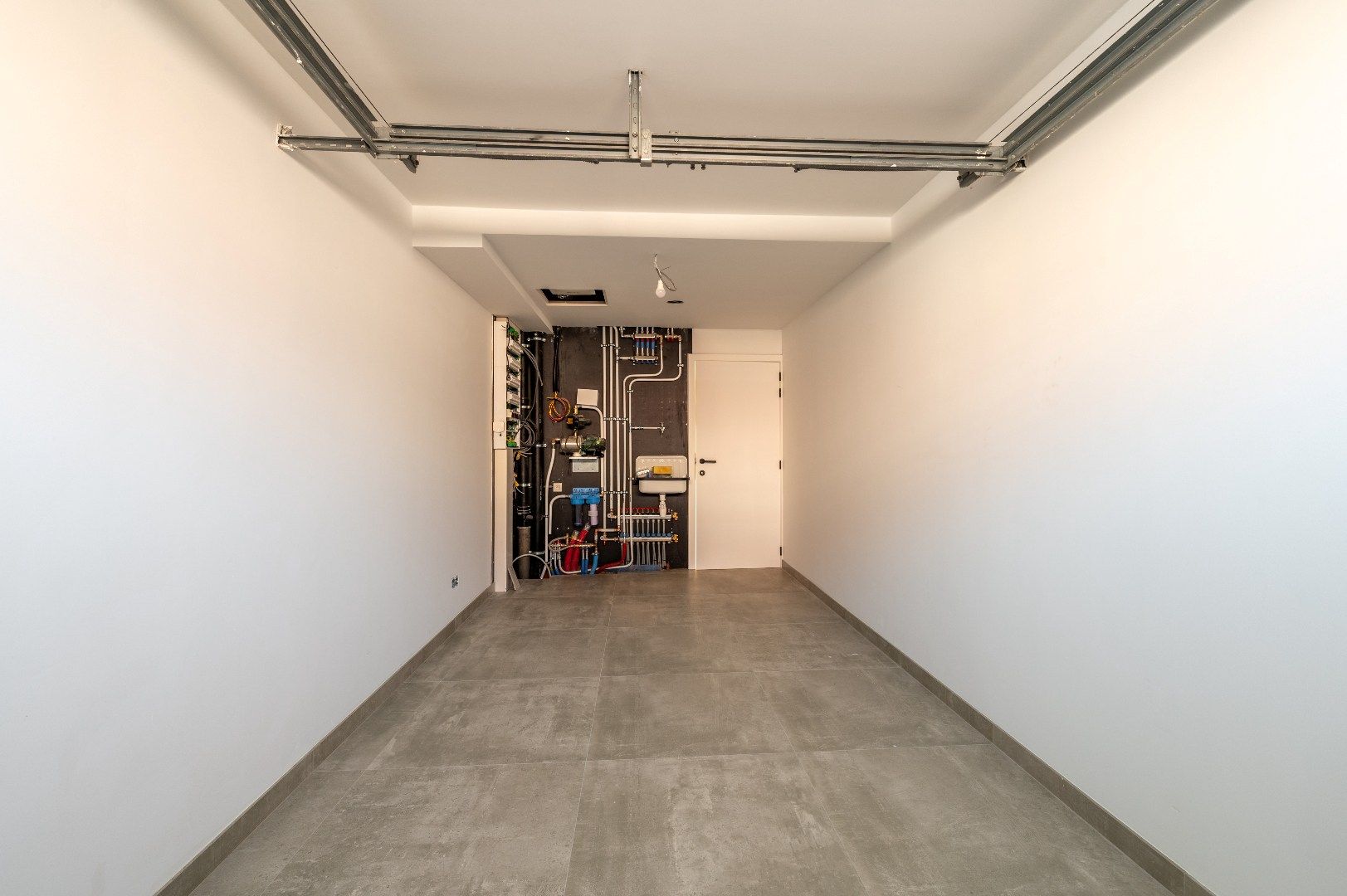 Instapklare gezinswoning met garage, 5 slaapkamers, 2 badkamers én een zonnige tuin foto 11