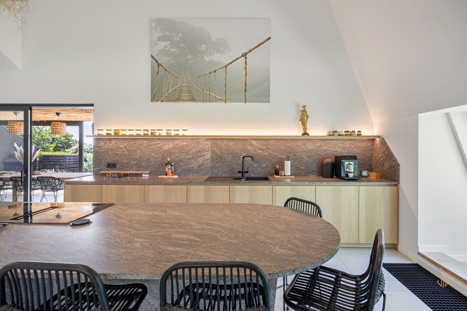 UNIEKE GERENOVEERDE WONING MET 4 SLAAPKAMERS EN PRACHTIG UITZICHT OP DE VELDEN. foto 16