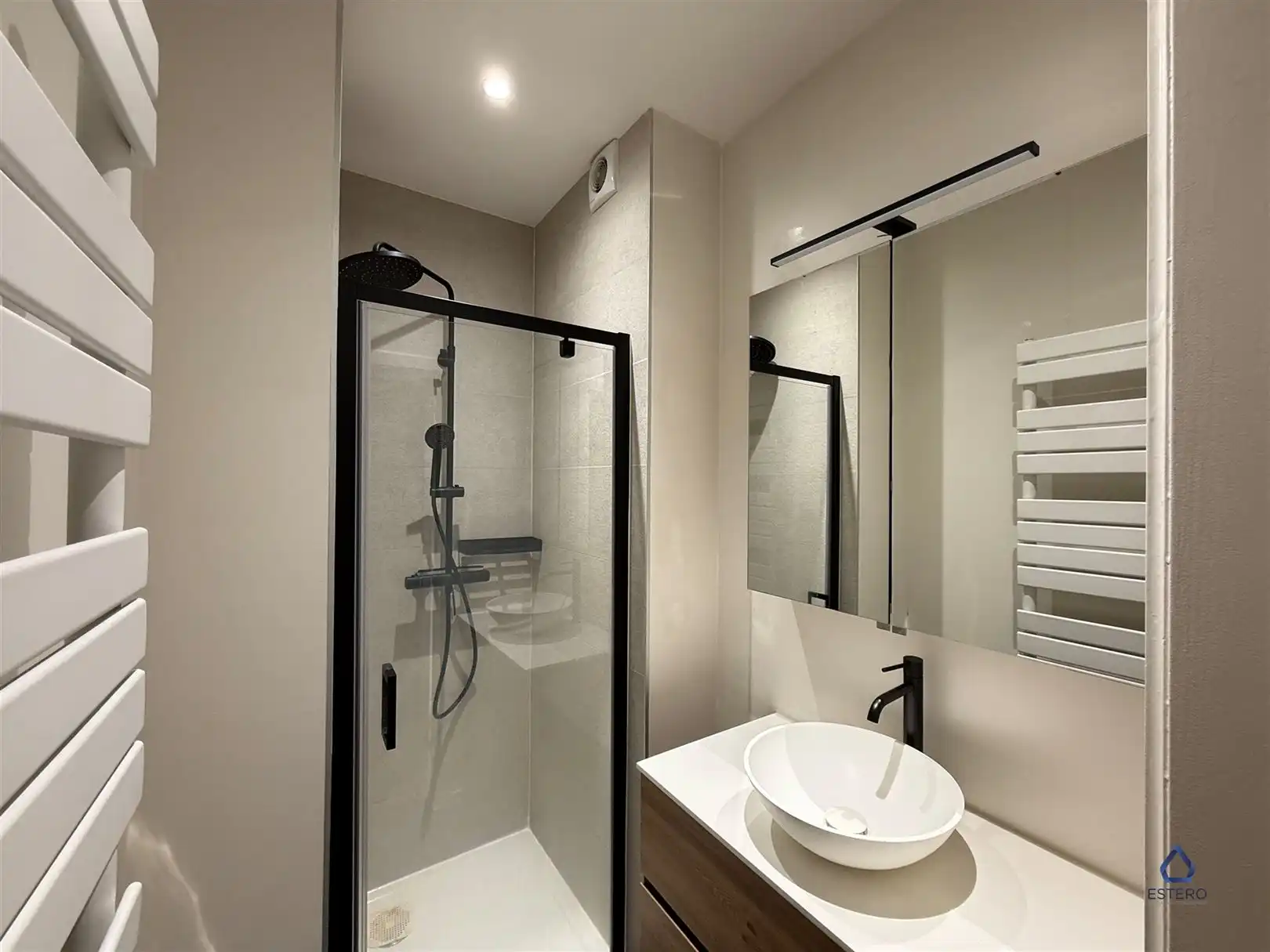 Lichtrijk 2-slaapkamerappartement te Wilrijk foto 12