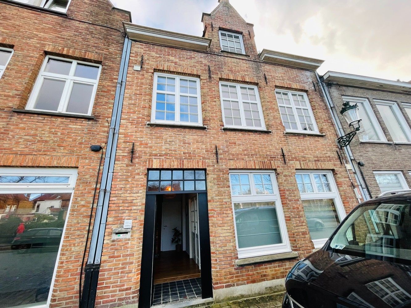 Brugge centrum, met zicht op Potterierei, Tot in de puntjes verzorgd energiezuinig woonhuis , 1 slaapkamer. foto {{pictureIndex}}