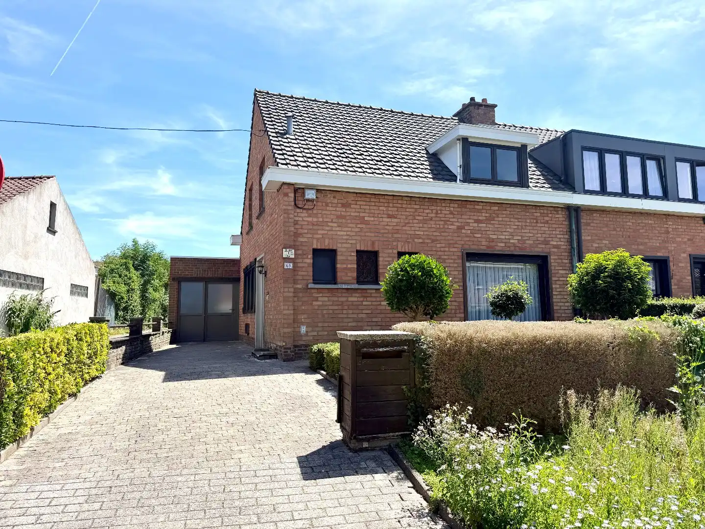 Hoofdfoto van de publicatie: Te koop – Halfopen bebouwing in de Arendswijk te Harelbeke