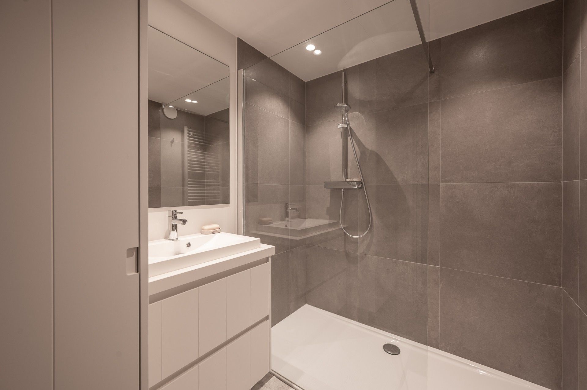 Gerenoveerd appartement met zijdelings zeezicht in het Zoute foto 9