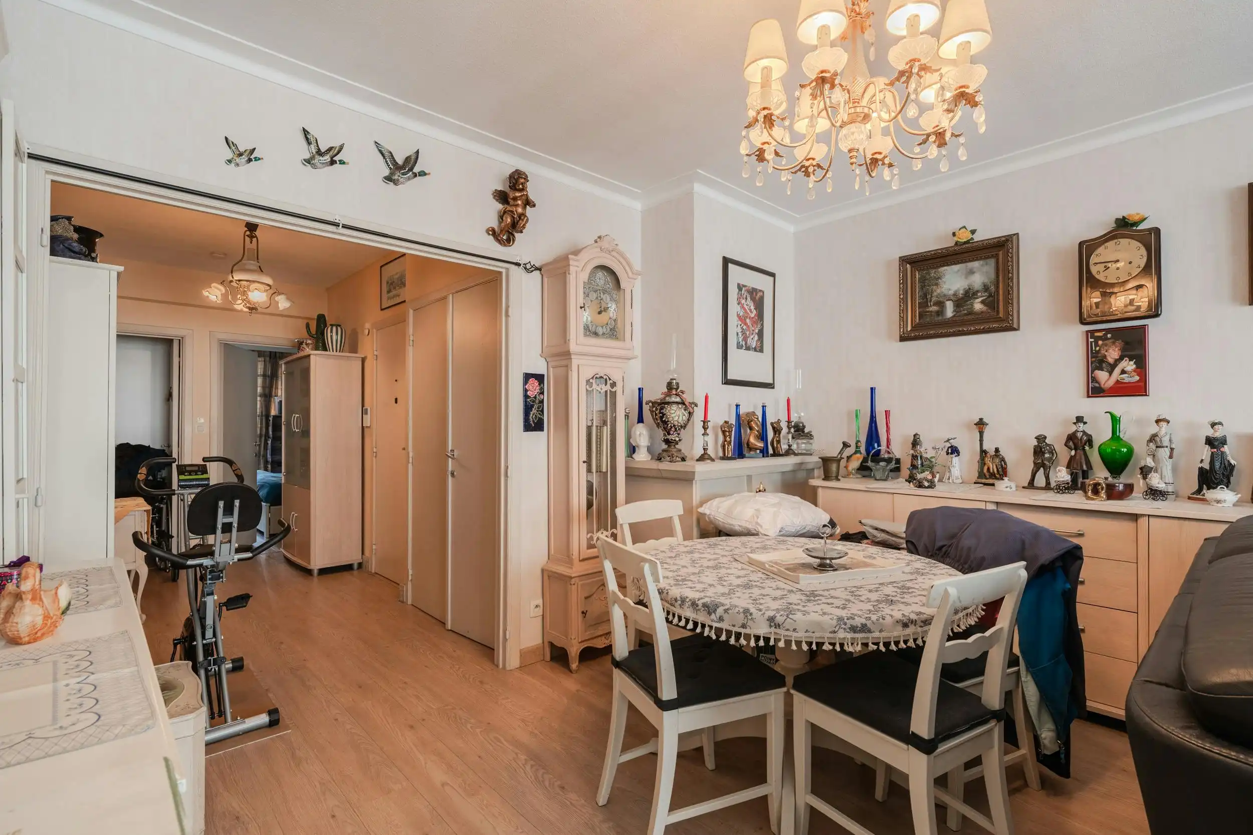 Centraal 2-slaapkamer appartement vlakbij zee te Oostende foto 3