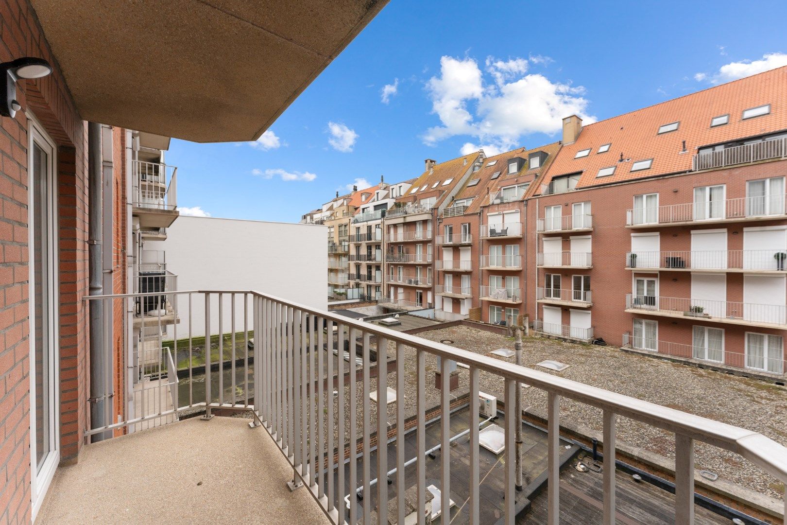 Gerenoveerd, lichtrijk appartement  foto 13