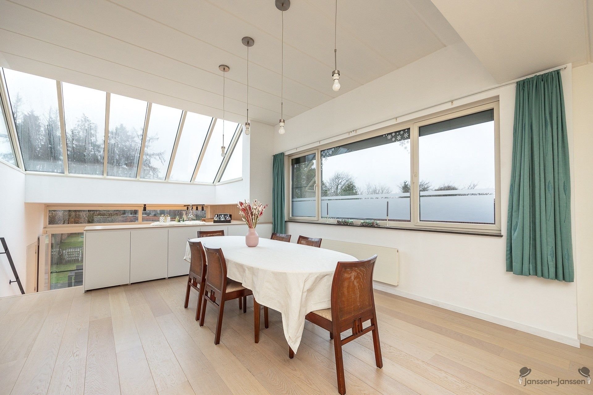 Woning met 4 slaapkamers en praktijk- of kantoorruimte op 744 m² foto 12