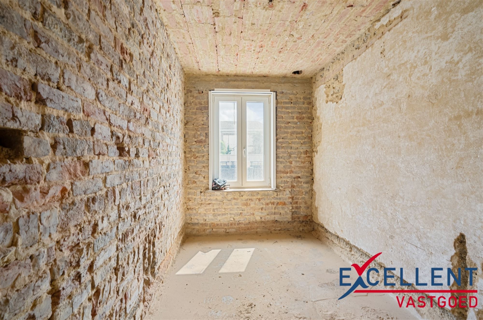 Verder te renoveren woning centrum Brakel foto 6
