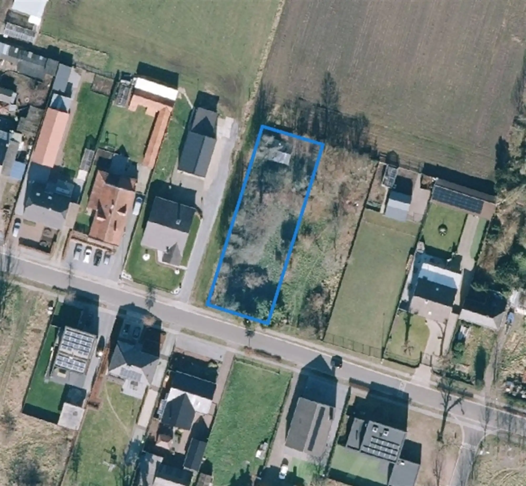 Top gelegen bouwperceel van 990 m² met een breedte van 18 m. foto {{pictureIndex}}