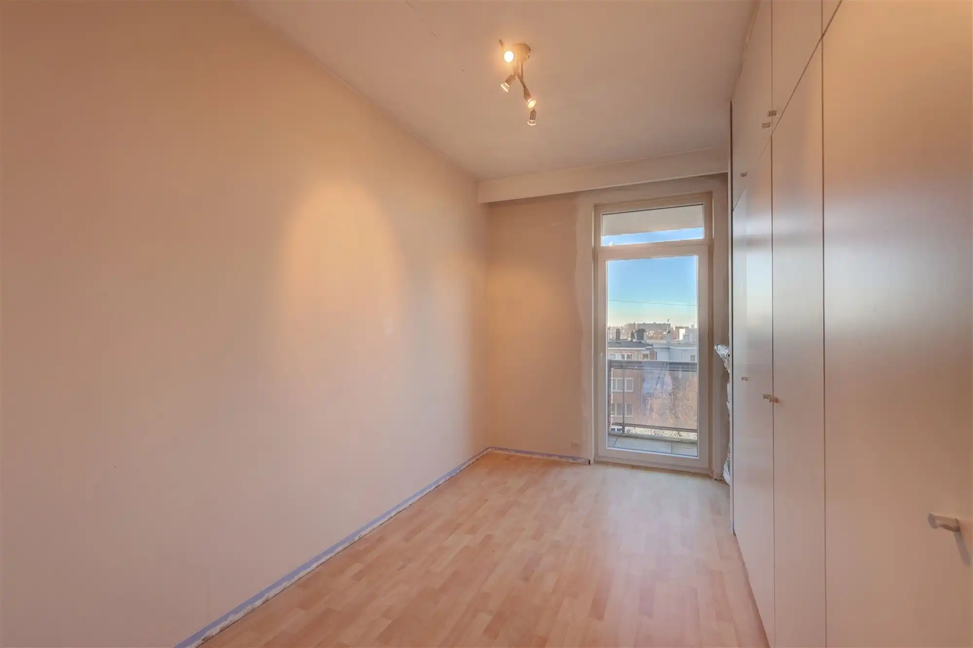 Gerenoveerd 2-slaapkamer appartement met 2 terrassen en garage foto 4